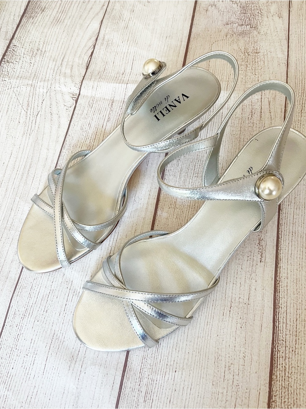 Vaneli silver sandal kitten heels NIB